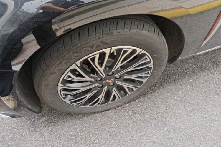 Used Hongqi H5 2025 2.0T Automatic Flag Edition – 500 000 Units Commemorative Version Left Front Wheel Hub