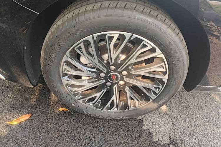 Used Hongqi H5 2025 2.0T Automatic Flag Edition – 500 000 Units Commemorative Version Left Front Wheel Hub