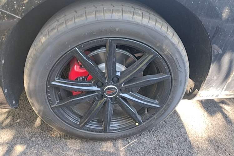Used Hongqi H5 2025 2.0T Automatic Xuan Ying Edition Left Front Wheel Hub