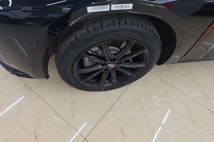 Used Hongqi H5 2025 2.0T Automatic Xuan Ying Edition Left Front Wheel Hub