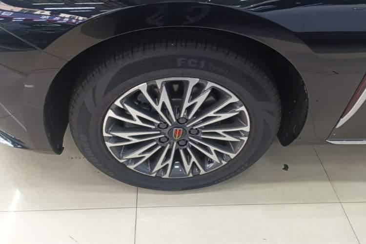Used Hongqi H5 2025 2.0T Automatic Flagship 500 000th Unit Anniversary Edition Left Front Wheel Hub