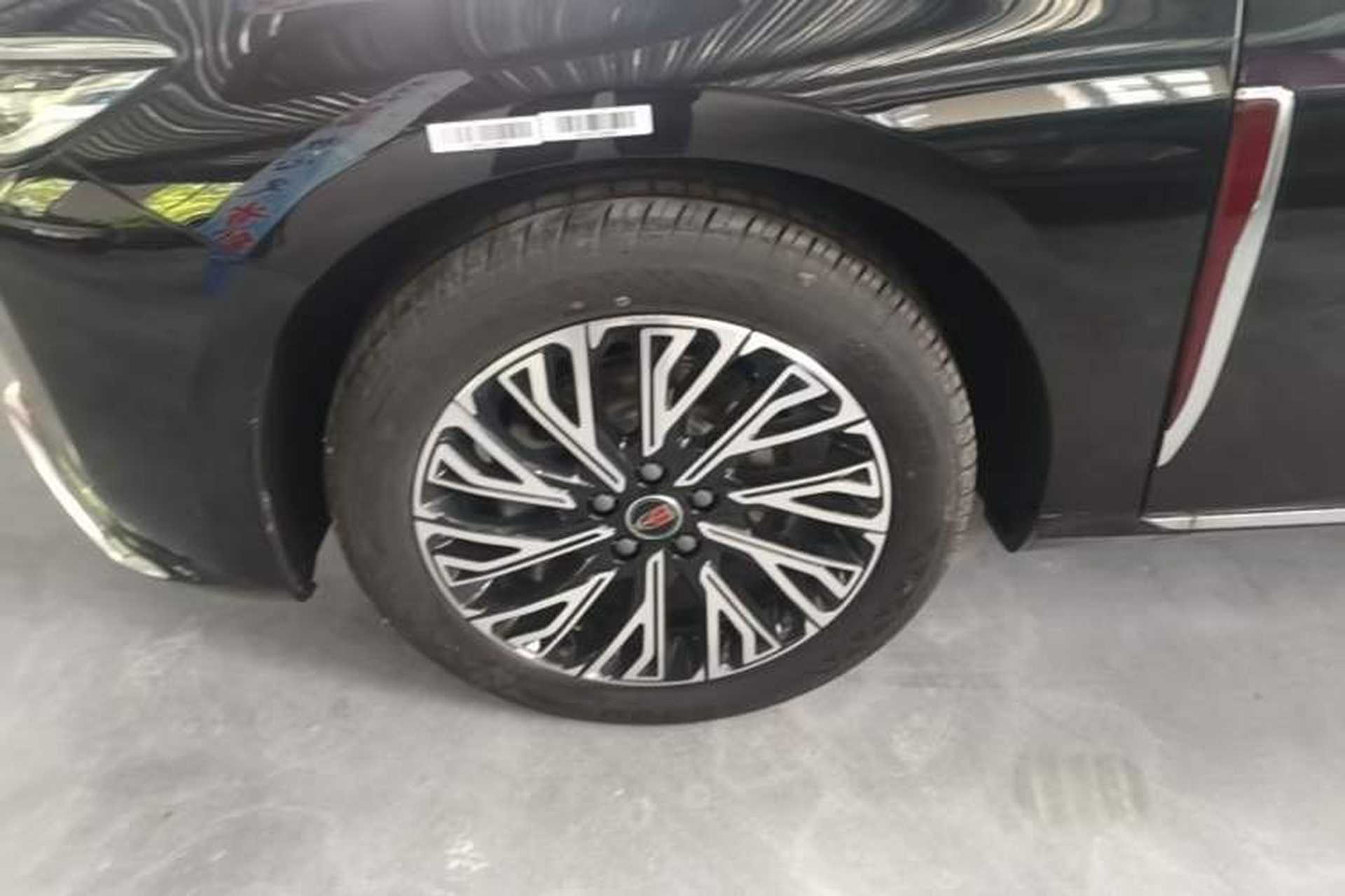 Used Hongqi H5 2025 2.0T Automatic Flag Edition – 500 000 Units Commemorative Version Left Front Wheel Hub