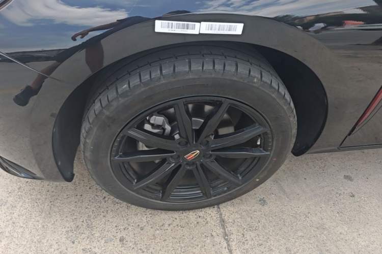 Used Hongqi H5 2025 2.0T Automatic Flag Edition – 500 000 Units Commemorative Version Left Front Wheel Hub