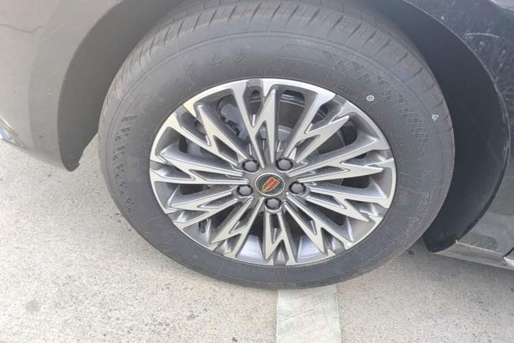 Used Hongqi H5 2025 1.5T DCT Qiyun 500 000th Unit Commemorative Edition Left Front Wheel Hub
