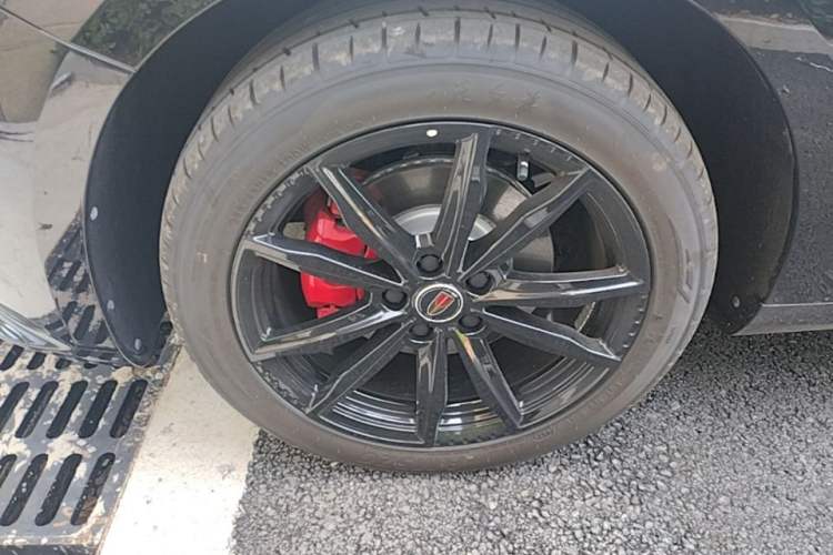 Used Hongqi H5 2025 Model 2.0T Automatic Xuan Ying 2 Million Units Commemorative Edition Left Front Wheel Hub