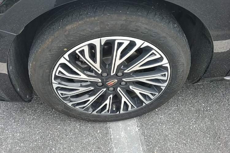 Used Hongqi H5 2025 2.0T Automatic Flag Edition – 500 000 Units Commemorative Version Left Front Wheel Hub