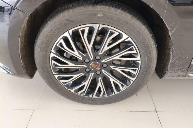 Used Hongqi H5 2025 2.0T Automatic Flag Edition – 500 000 Units Commemorative Version Left Front Wheel Hub