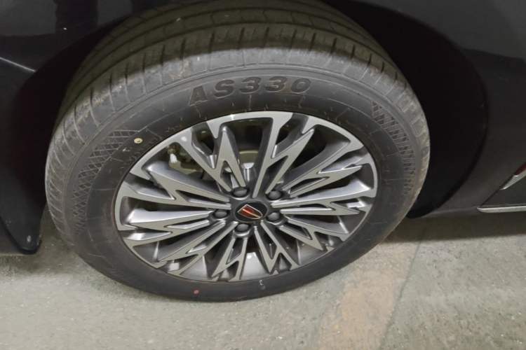 Used Hongqi H5 2025 2.0T Automatic Flagship 500 000th Unit Anniversary Edition Left Front Wheel Hub