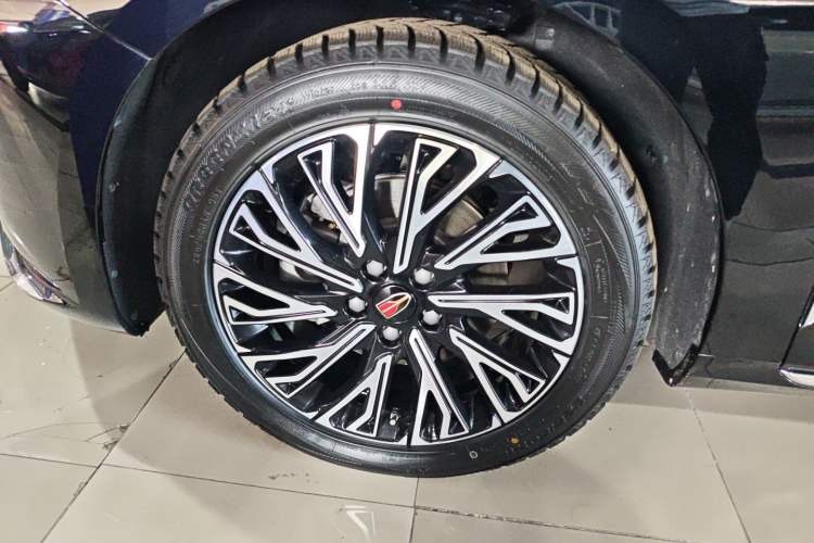 Used Hongqi H5 2025 2.0T Automatic Flag Edition – 500 000 Units Commemorative Version Left Front Wheel Hub