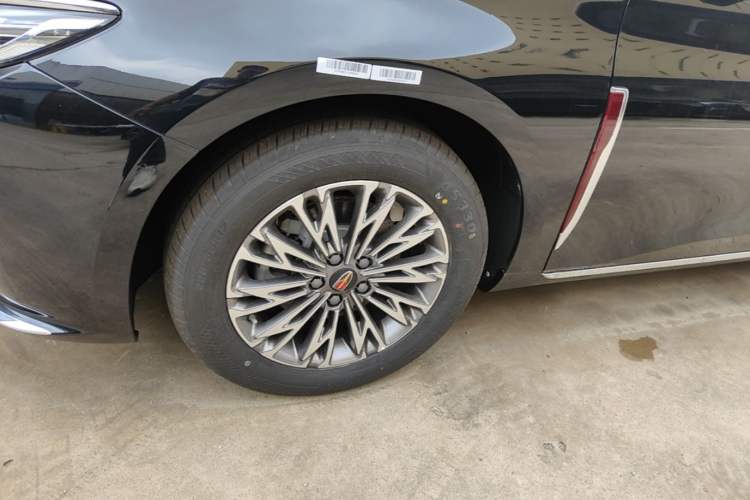 Used Hongqi H5 2025 2.0T Automatic Flagship 500 000th Unit Anniversary Edition Left Front Wheel Hub