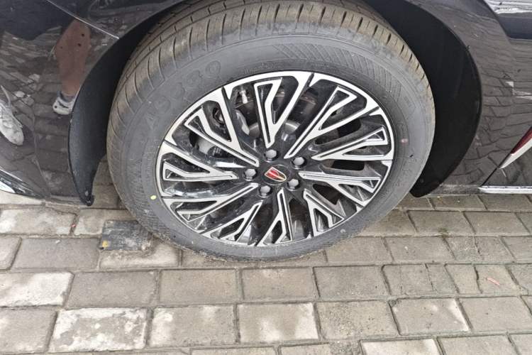Used Hongqi H5 2025 2.0T Automatic Flag Edition – 500 000 Units Commemorative Version Left Front Wheel Hub