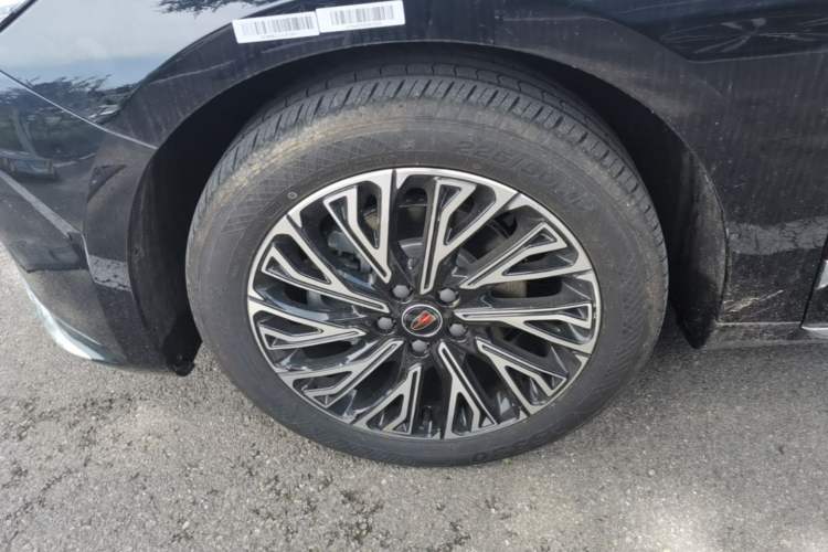 Used Hongqi H5 2025 2.0T Automatic Flag Edition – 500 000 Units Commemorative Version Left Front Wheel Hub