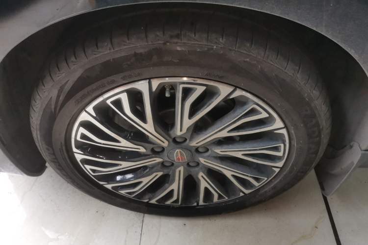 Used Hongqi H5 2025 2.0T Automatic Flag Edition – 500 000 Units Commemorative Version Left Front Wheel Hub