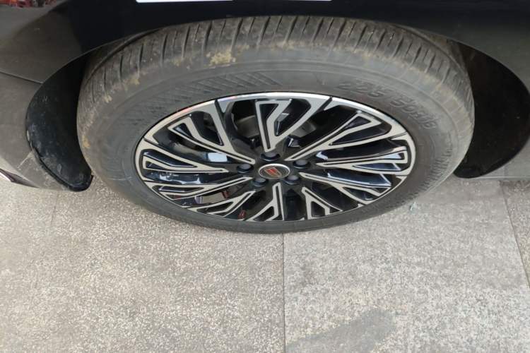 Used Hongqi H5 2025 2.0T Automatic Flag Edition – 500 000 Units Commemorative Version Left Front Wheel Hub