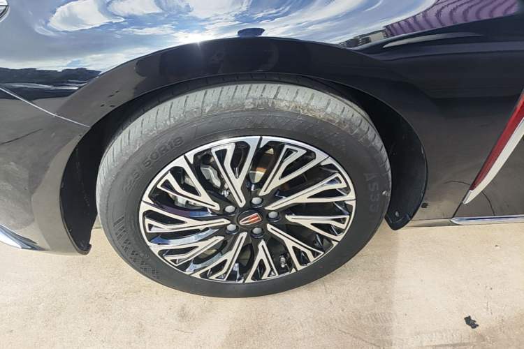 Used Hongqi H5 2025 2.0T Automatic Flag Edition – 500 000 Units Commemorative Version Left Front Wheel Hub