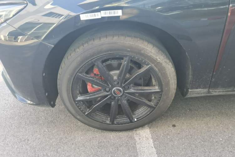 Used Hongqi H5 2025 Model 2.0T Automatic Xuan Ying 2 Million Units Commemorative Edition Left Front Wheel Hub