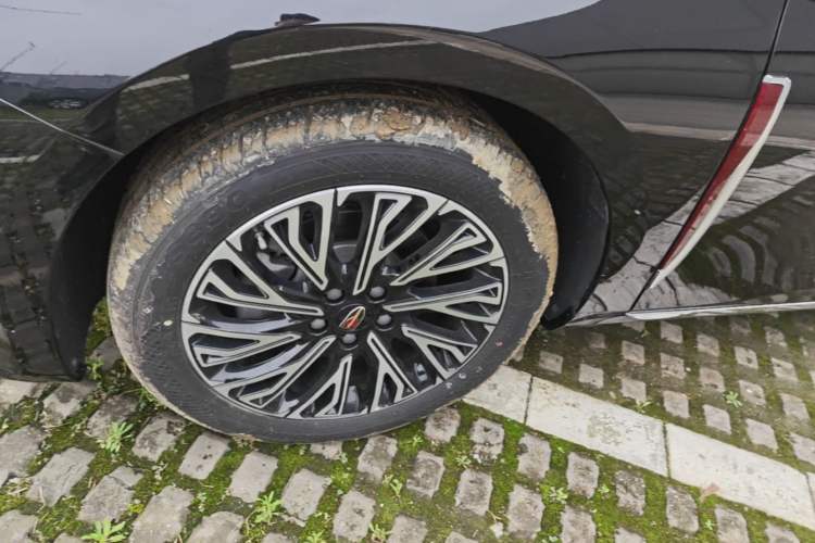 Used Hongqi H5 2025 2.0T Automatic Flag Edition – 500 000 Units Commemorative Version Left Front Wheel Hub