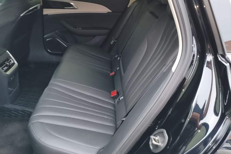 Used Hongqi H5 2025 2.0T Automatic Flag Edition – 500 000 Units Commemorative Version Left Rear Seat
