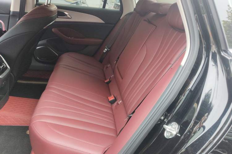 Used Hongqi H5 2025 2.0T Automatic Flag Edition – 500 000 Units Commemorative Version Left Rear Seat