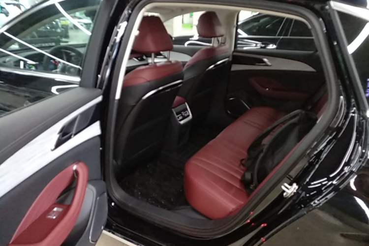 Used Hongqi H5 2025 1.5T DCT Qiyun 500 000th Unit Commemorative Edition Left Rear Seat