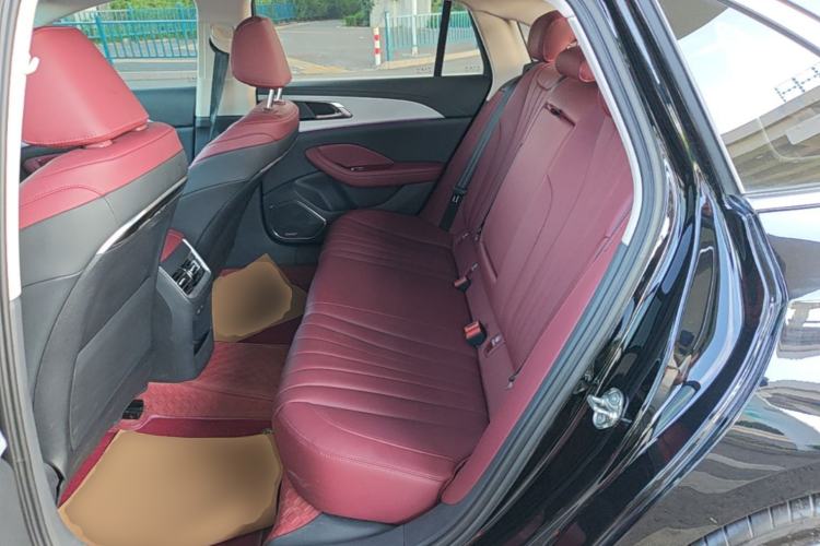 Used Hongqi H5 2025 2.0T Automatic Flag Edition – 500 000 Units Commemorative Version Left Rear Seat