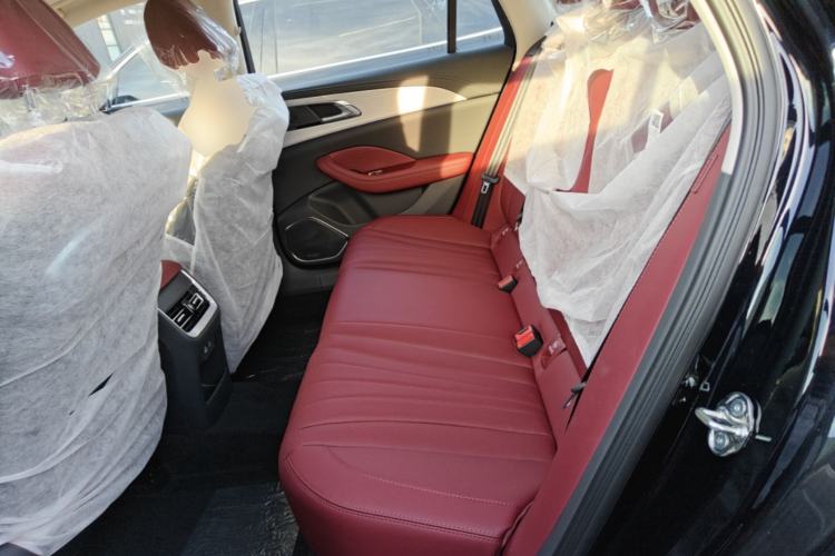 Used Hongqi H5 2025 2.0T Automatic Flag Edition – 500 000 Units Commemorative Version Left Rear Seat