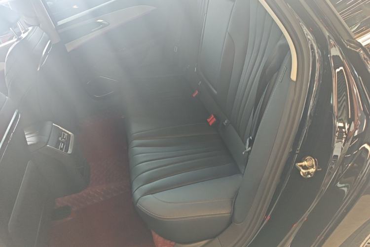 Used Hongqi H5 2025 2.0T Automatic Flag Edition – 500 000 Units Commemorative Version Left Rear Seat