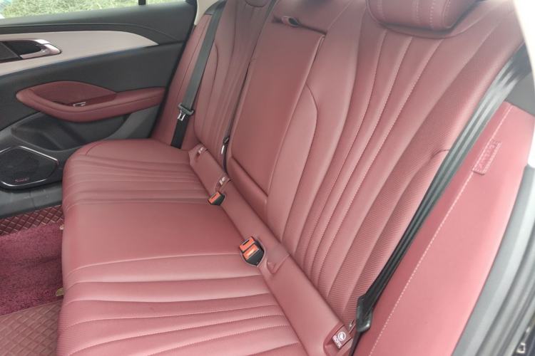 Used Hongqi H5 2025 2.0T Automatic Flag Edition – 500 000 Units Commemorative Version Left Rear Seat