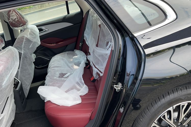 Used Hongqi H5 2025 2.0T Automatic Flag Edition – 500 000 Units Commemorative Version Left Rear Seat