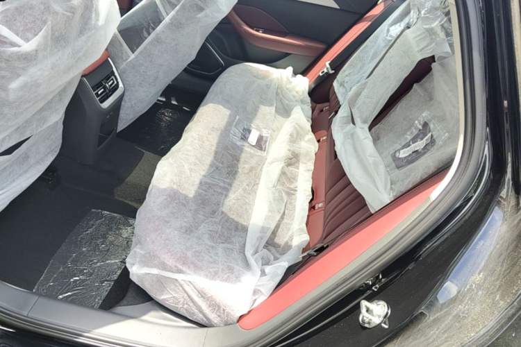 Used Hongqi H5 2025 1.5T DCT Qiyun 500 000th Unit Commemorative Edition Left Rear Seat