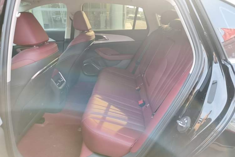 Used Hongqi H5 2025 1.5T DCT Qiyun 500 000th Unit Commemorative Edition Left Rear Seat