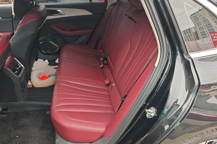 Used Hongqi H5 2025 2.0T Automatic Flag Edition – 500 000 Units Commemorative Version Left Rear Seat