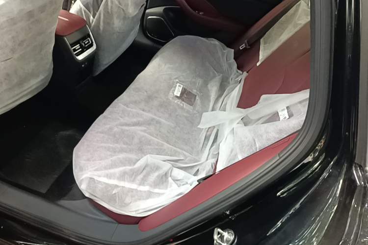 Used Hongqi H5 2025 Model 2.0T Automatic Xuan Ying 2 Million Units Commemorative Edition Left Rear Seat