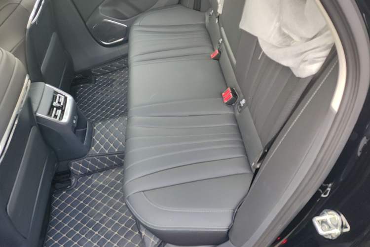 Used Hongqi H5 2025 1.5T DCT Qiyun 500 000th Unit Commemorative Edition Left Rear Seat