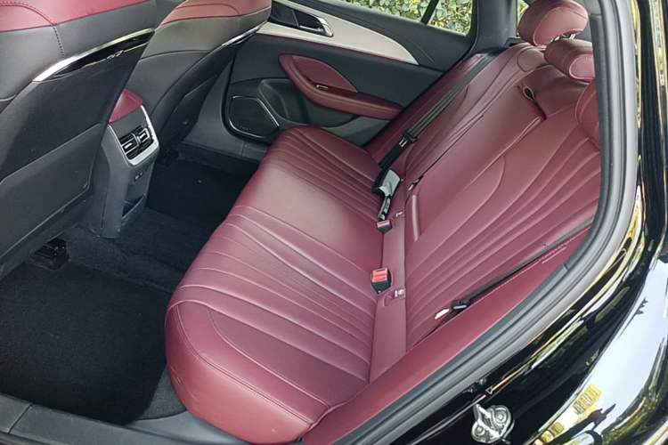 Used Hongqi H5 2025 2.0T Automatic Xuan Ying Edition Left Rear Seat