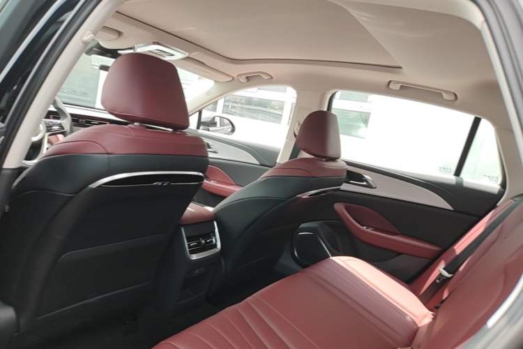 Used Hongqi H5 2025 1.5T DCT Qiyun 500 000th Unit Commemorative Edition Left Rear Seat