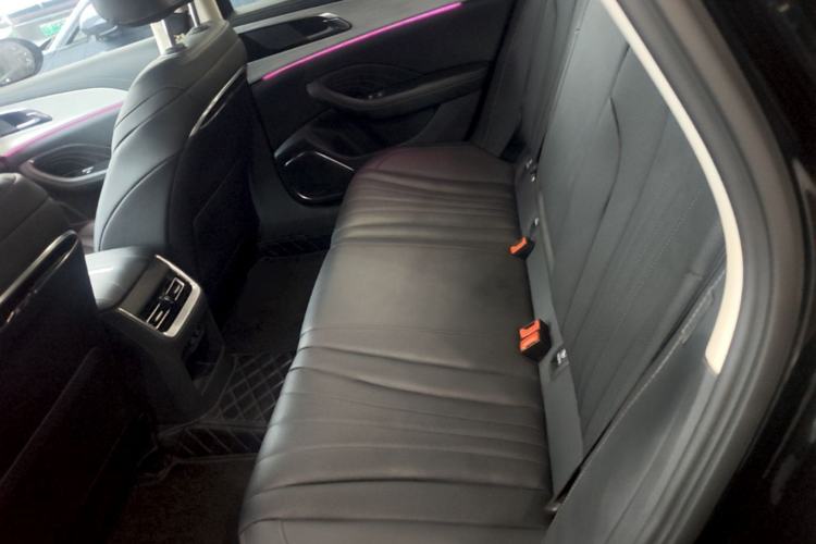 Used Hongqi H5 2025 2.0T Automatic Flag Edition – 500 000 Units Commemorative Version Left Rear Seat