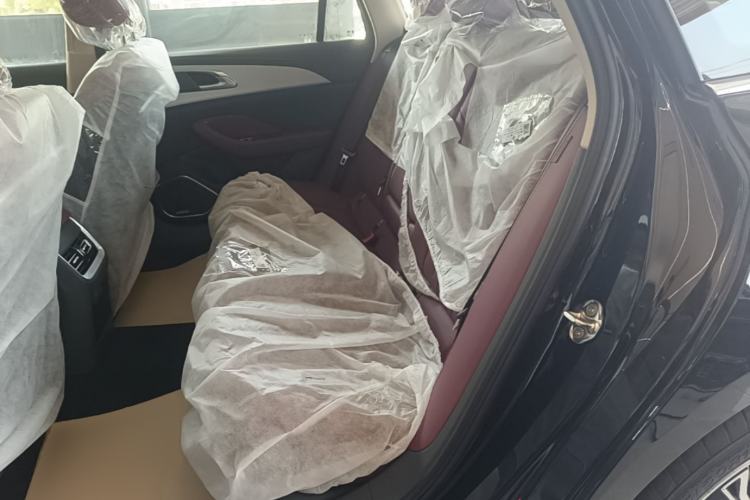 Used Hongqi H5 2025 2.0T Automatic Flag Edition – 500 000 Units Commemorative Version Left Rear Seat