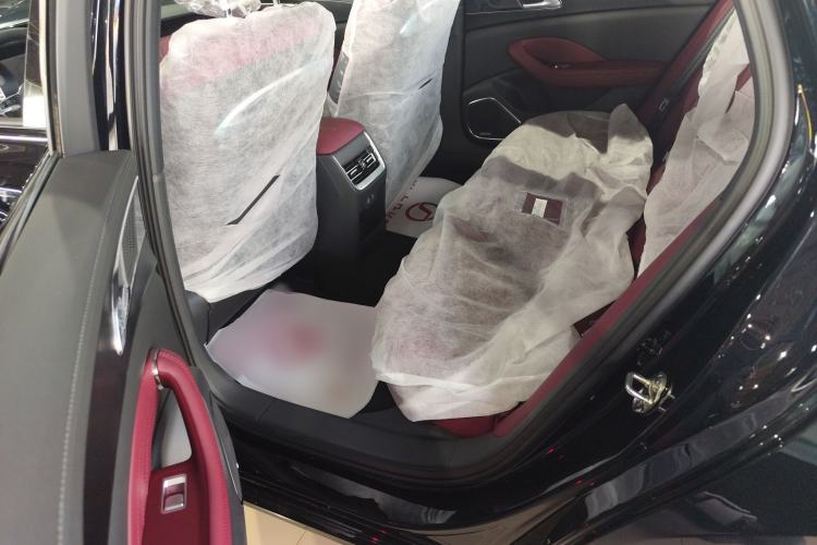 Used Hongqi H5 2025 Model 1.5T DCT Xuan Ying 2 Million Units Commemorative Edition Left Rear Seat