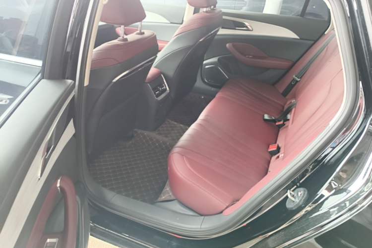 Used Hongqi H5 2025 2.0T Automatic Flag Edition – 500 000 Units Commemorative Version Left Rear Seat