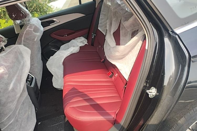 Used Hongqi H5 2025 2.0T Automatic Flag Edition – 500 000 Units Commemorative Version Left Rear Seat