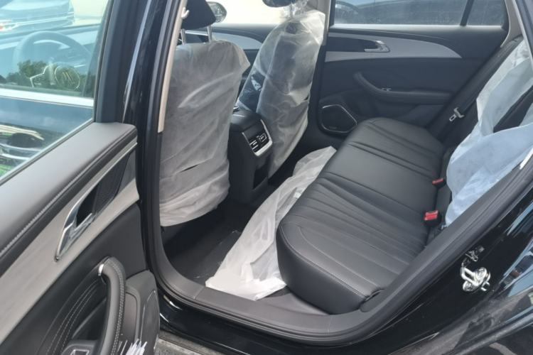 Used Hongqi H5 2025 2.0T Automatic Flag Edition – 500 000 Units Commemorative Version Left Rear Seat