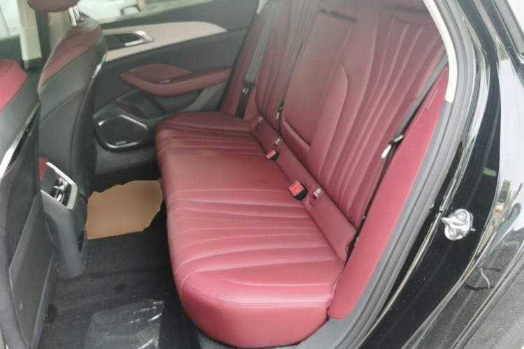 Used Hongqi H5 2025 2.0T Automatic Flag Edition – 500 000 Units Commemorative Version Left Rear Seat