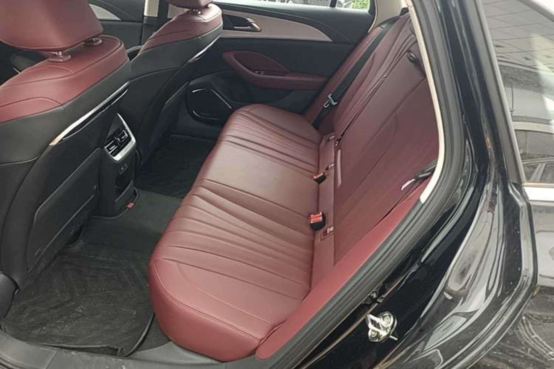 Used Hongqi H5 2025 2.0T Automatic Flag Edition – 500 000 Units Commemorative Version Left Rear Seat