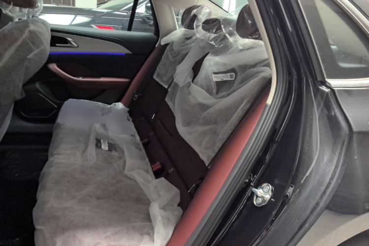 Used Hongqi H5 2025 2.0T Automatic Flag Edition – 500 000 Units Commemorative Version Left Rear Seat