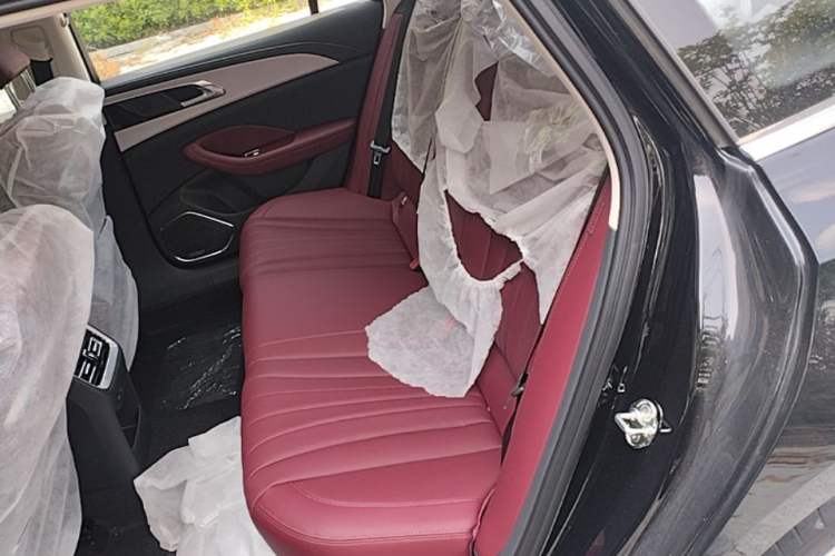 Used Hongqi H5 2025 2.0T Automatic Flag Edition – 500 000 Units Commemorative Version Left Rear Seat