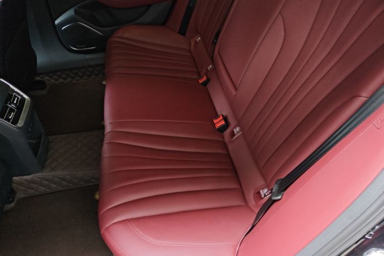 Used Hongqi H5 2025 2.0T Automatic Flag Edition – 500 000 Units Commemorative Version Left Rear Seat