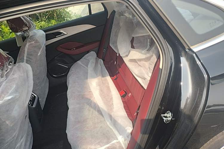 Used Hongqi H5 2025 2.0T Automatic Flag Edition – 500 000 Units Commemorative Version Left Rear Seat