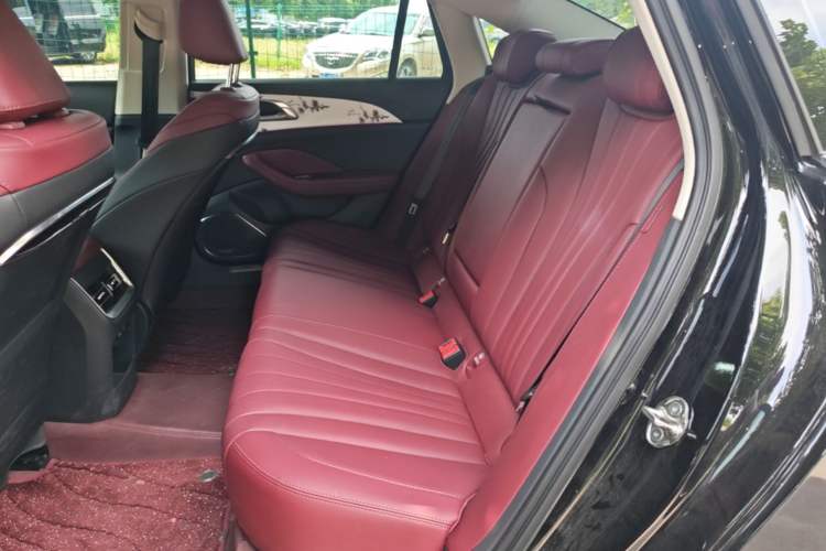 Used Hongqi H5 2025 2.0T Automatic Flag Edition – 500 000 Units Commemorative Version Left Rear Seat