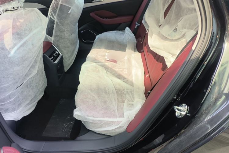 Used Hongqi H5 2025 2.0T Automatic Flag Edition – 500 000 Units Commemorative Version Left Rear Seat